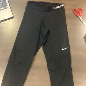 Cropped Nike Pro Leggings